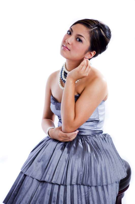 Anna Cabe Debut